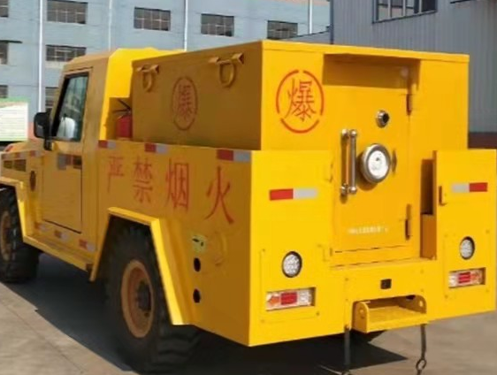 德庆凯龙爆破器材运输车：保障爆破任务的安全运行